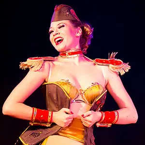 Lilly Libelle Blonde Bombshell Burlesque München