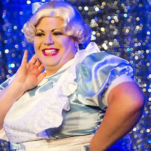 Darina Bouchet aka Andi Leicht, Blonde Bombshell Burlesque München